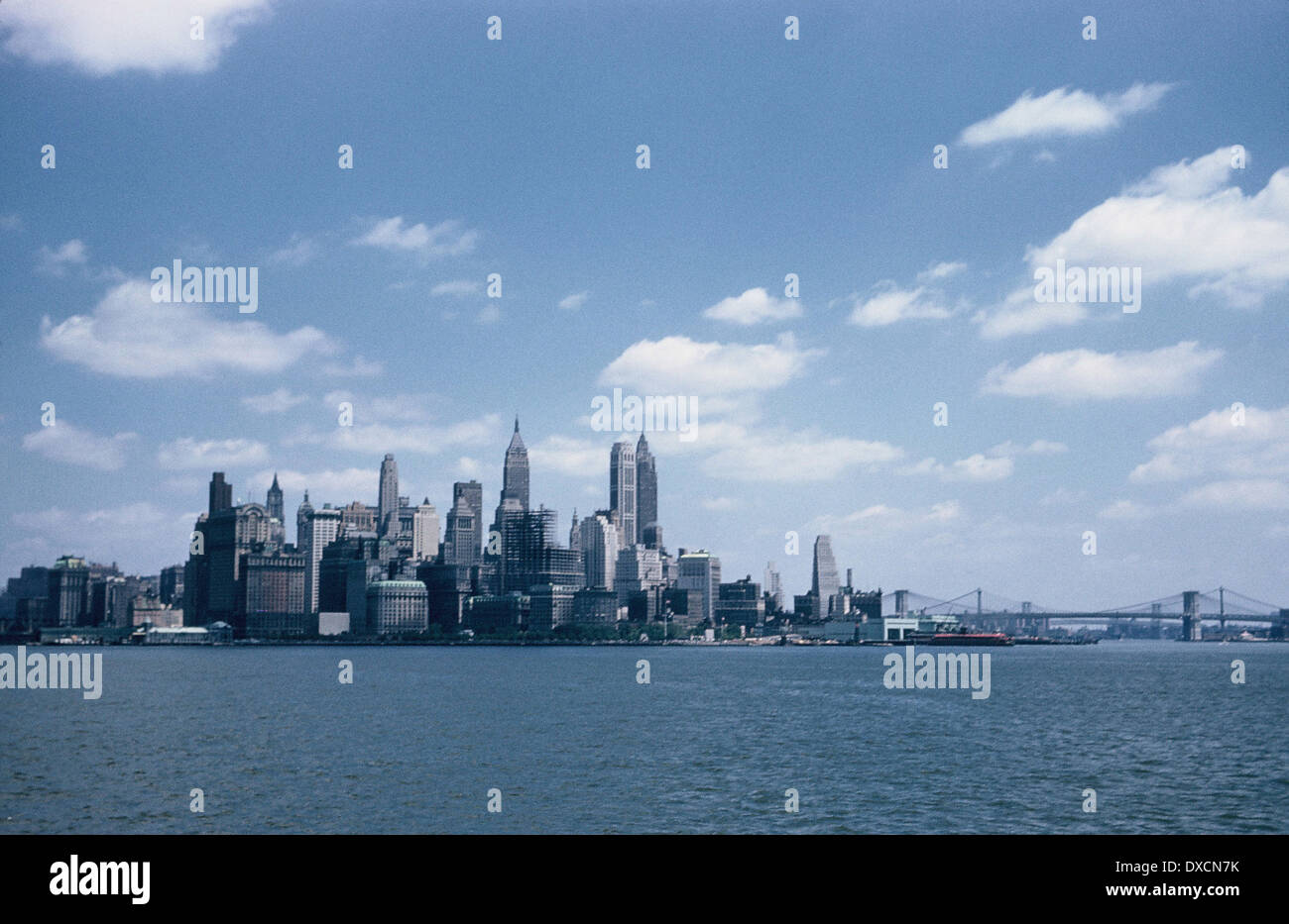Nyc skyline 1950s hi-res stock photography and images