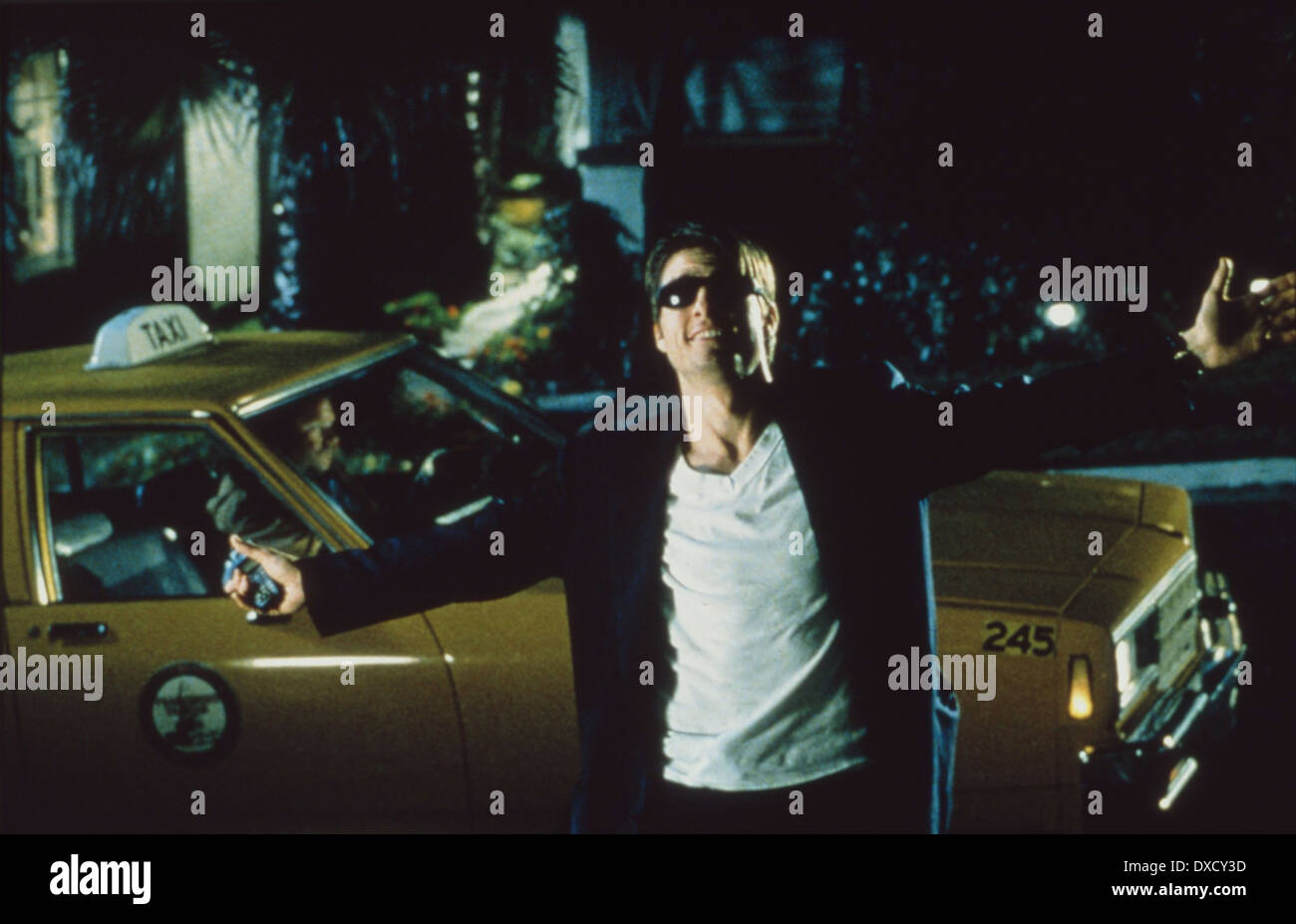 Bras ouverts hi-res stock photography and images - Alamy, image size:1300x927