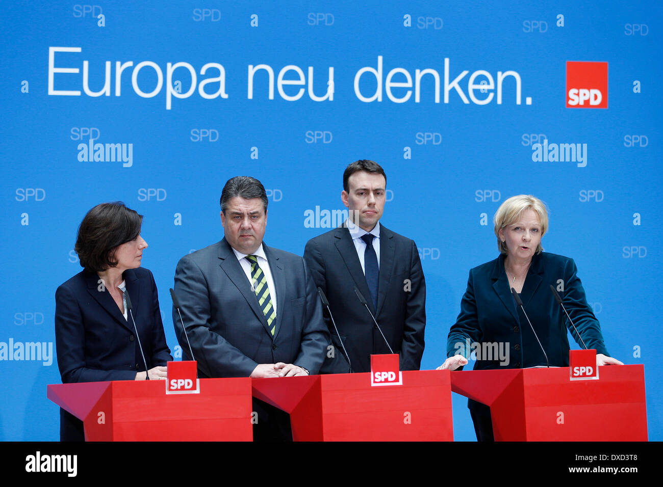 Berlin, Germany. Mars 24th, 2014.Statement on energy policy with Sigmar Gabriel, SPD Chief and Miniter of Economy,  and Hannelore Kraft,Minister-President of North Rhine-Westphalia, and Malu Dreyer, Minister-President of Rhineland-Palatinate, and the Deputy Prime Minister of Baden-WŸrttemberg Nils Schmid at Willy-Brandt-Haus in Berlin. / Picture: Sigmar Gabriel, SPD Chief and Miniter of Economy,  and Hannelore Kraft,Minister-President of North Rhine-Westphalia, and Malu Dreyer, Minister-President of Rhineland-Palatinate, and the Deputy Prime Minister of Baden-WŸrttemberg Nils Schmid Stock Photo