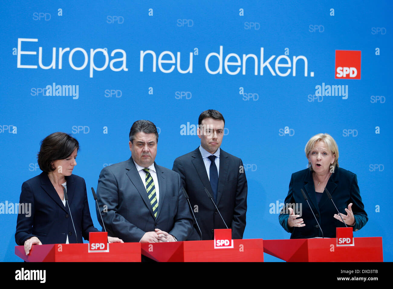 Berlin, Germany. Mars 24th, 2014.Statement on energy policy with Sigmar Gabriel, SPD Chief and Miniter of Economy,  and Hannelore Kraft,Minister-President of North Rhine-Westphalia, and Malu Dreyer, Minister-President of Rhineland-Palatinate, and the Deputy Prime Minister of Baden-WŸrttemberg Nils Schmid at Willy-Brandt-Haus in Berlin. / Picture: Sigmar Gabriel, SPD Chief and Miniter of Economy,  and Hannelore Kraft,Minister-President of North Rhine-Westphalia, and Malu Dreyer, Minister-President of Rhineland-Palatinate, and the Deputy Prime Minister of Baden-WŸrttemberg Nils Schmid Stock Photo