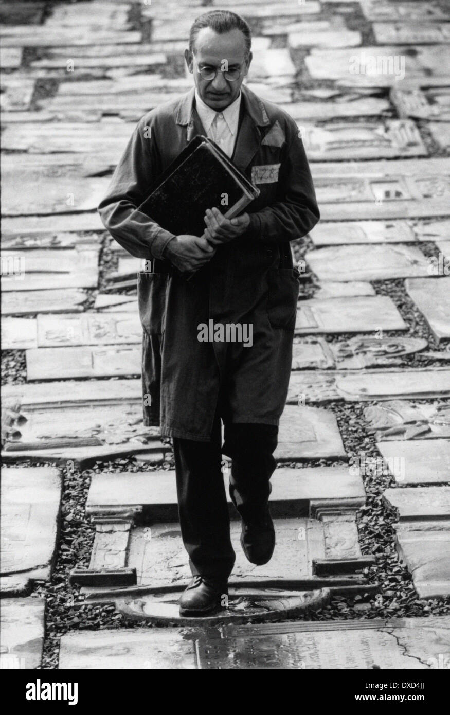 Schindlers list 1993 Black and White Stock Photos & Images Alamy