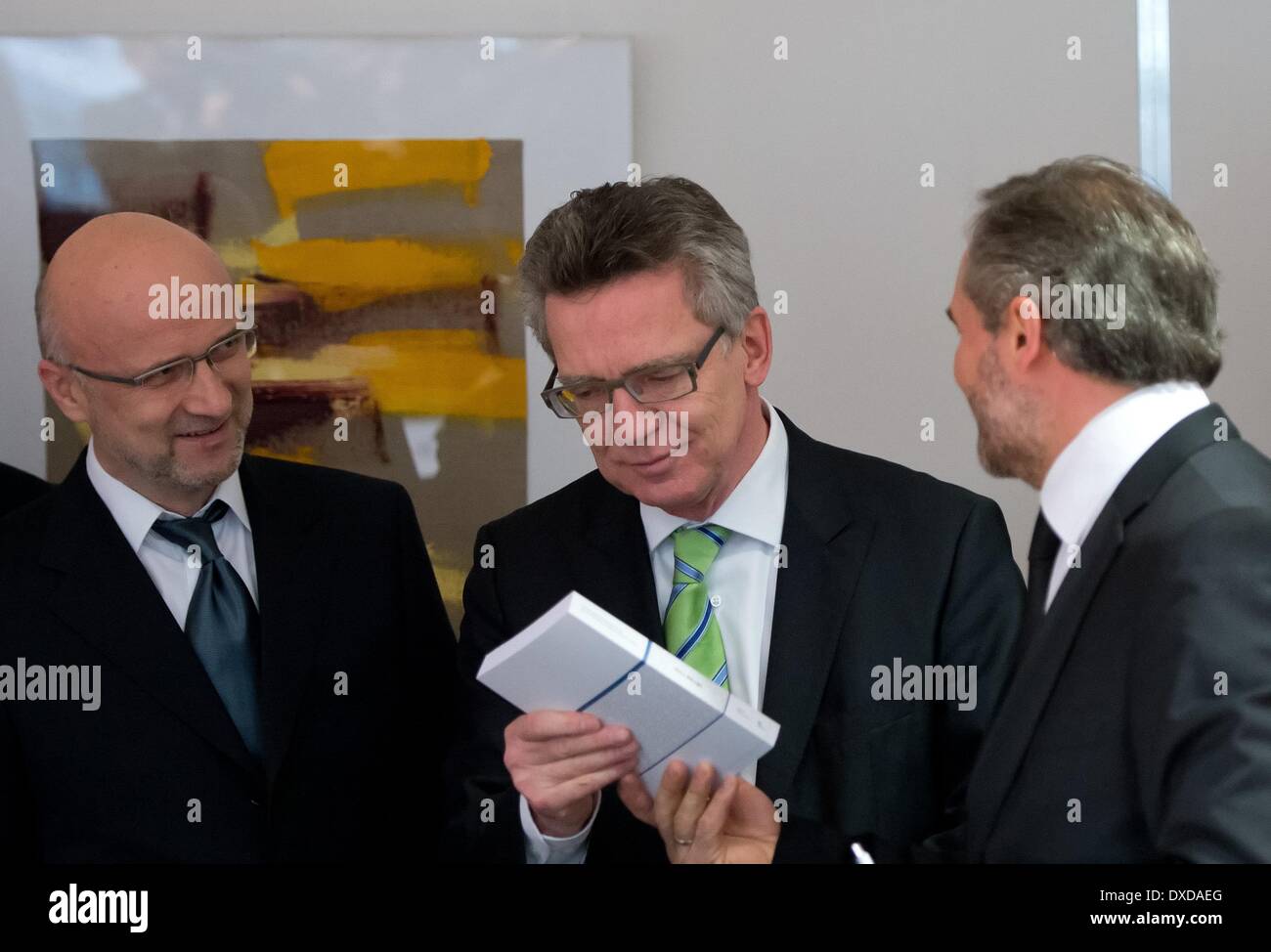 Berlib, Germany. 24th Mar, 2014. German Minister of the Interior Thomas de Maiziere (CDU, C) talks to representative of the Islamic Community of Bosniaks in Germany, Bernes Alihodzic (L) and chairman of the Turkish-Islamic Union, Bekir Alboga (R) before a consultation in Berlib, Germany, 24 March 2014. The German Minister of the Interior and representatives of Islamic organisations intend to discuss the new format of the German Islam Conference (DIK), which has existed since 2006. Photo: SOEREN STACHE/DPA/Alamy Live News Stock Photo