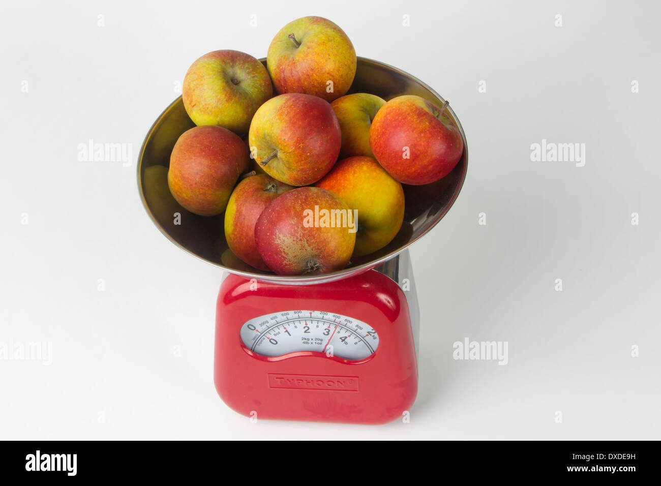 Four Red Apples on Weighing Scales Stock Image - Image of fruit, health:  34414593
