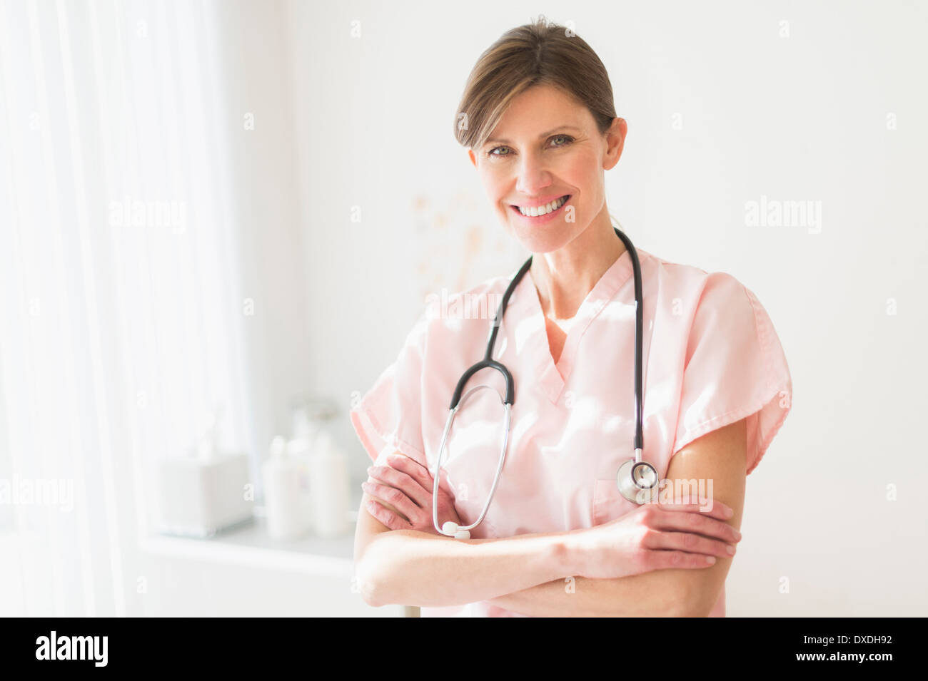 Mature female doctor hi-res stock photography and images - Alamy