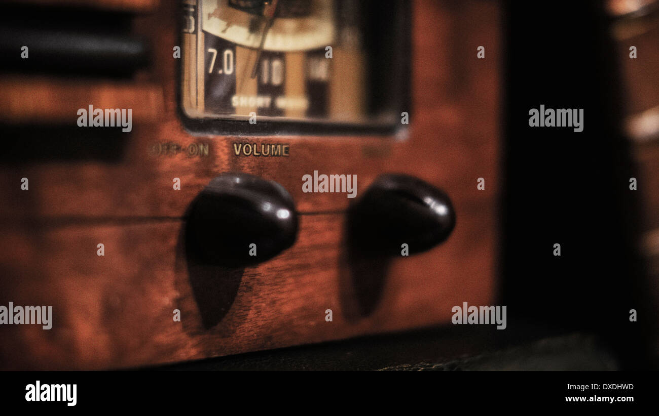 Radio vintage in wood hi-res stock photography and images - Alamy