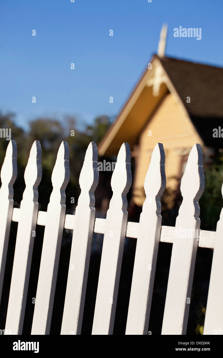Blue picket fencing hires stock photography and images Alamy