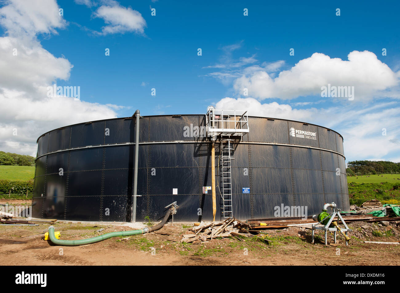 Manure storage hi-res stock photography and images - Alamy