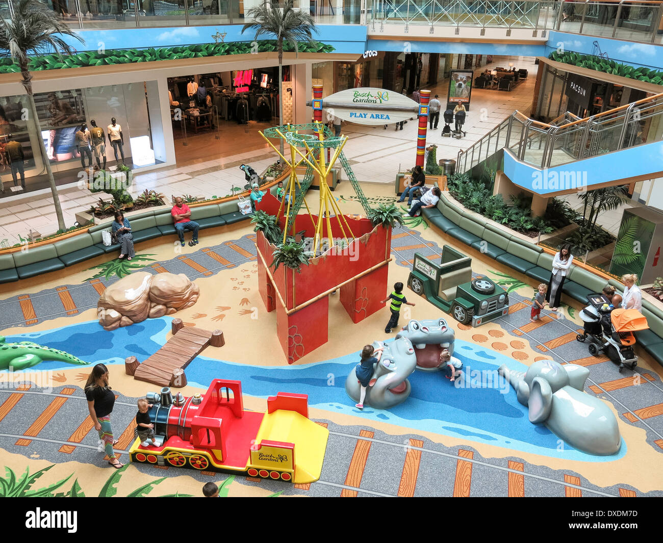 Mall children's play area hi-res stock photography and images - Alamy