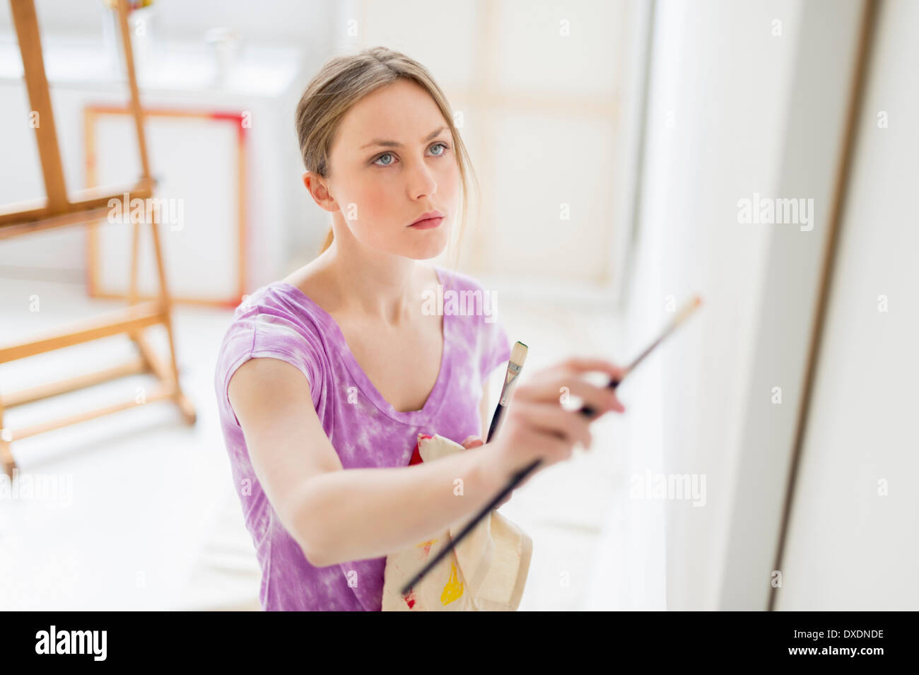 Female artist painting in studio Stock Photo - Alamy
