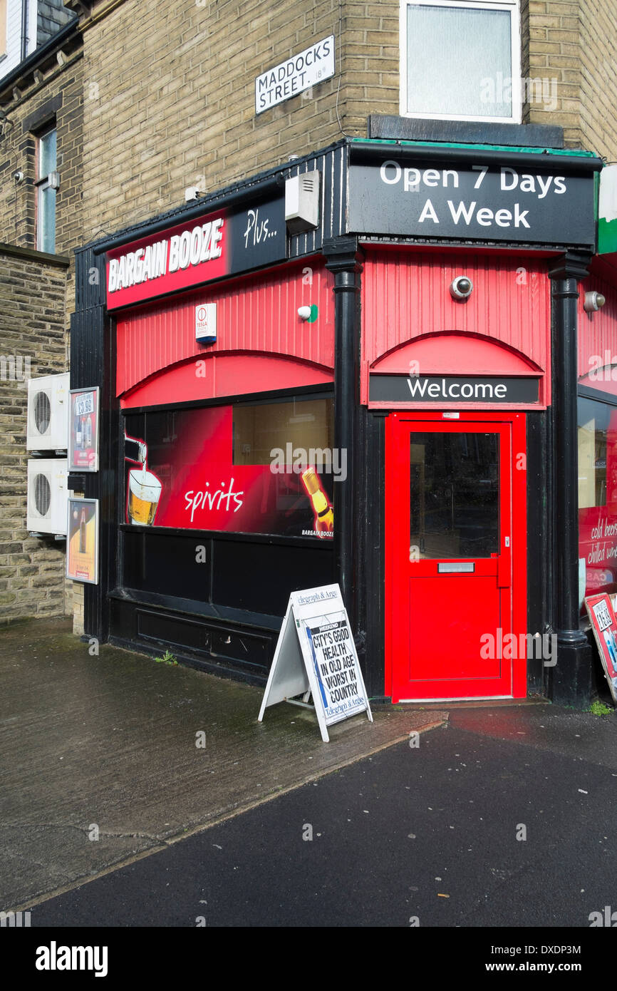 'Bargain Booze' off licence shop in Saltaire, Yorkshire, UK Stock Photo