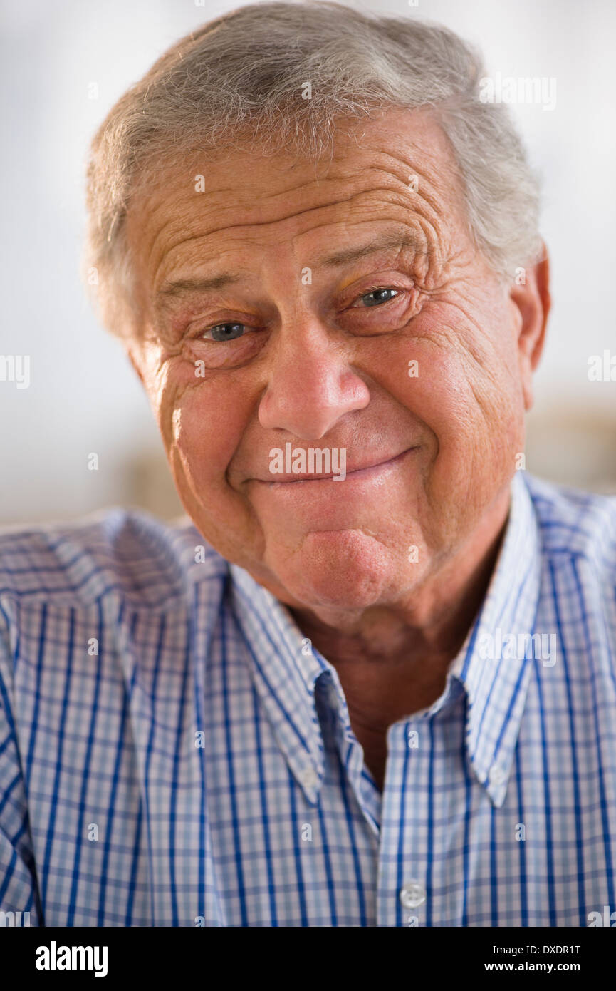 Man wearing 70s shirt hi-res stock photography and images - Alamy