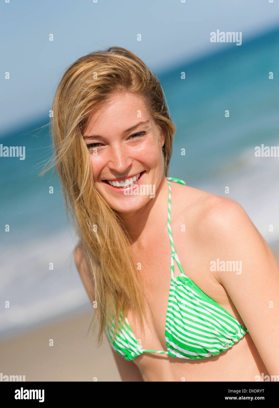 18 19 years bikini hi-res stock photography and images - Page 2 - Alamy