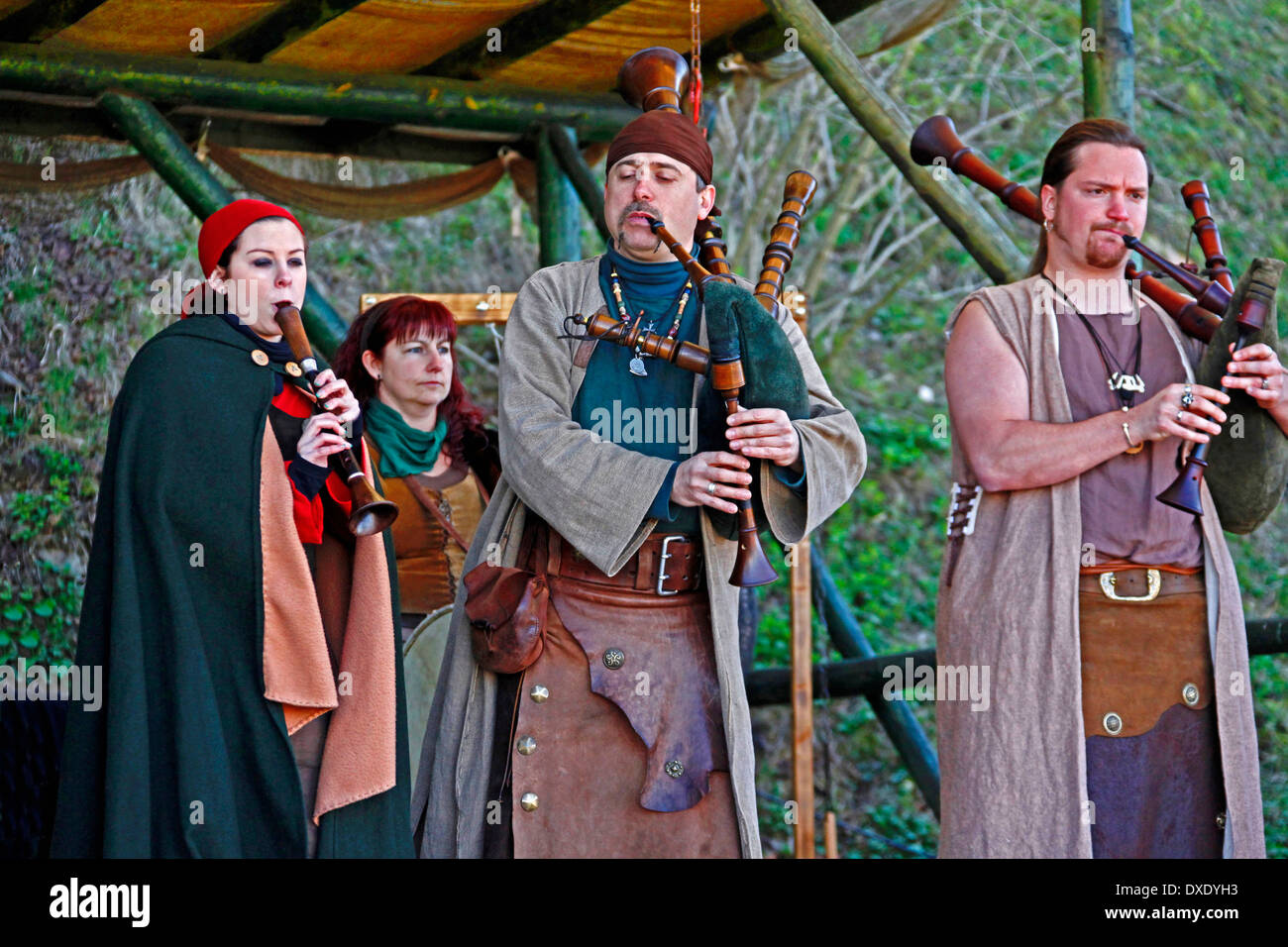 Bagpipeplayer, piper, Middle Ages Easter Market, Ronneburg, Hesse