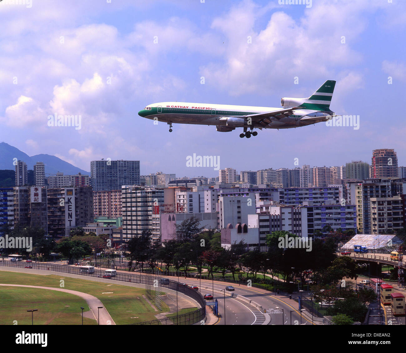 Cathay pacific airways L1011 tristar on short finals  runway 13 at Kai Tak in Hong Kong Stock Photo