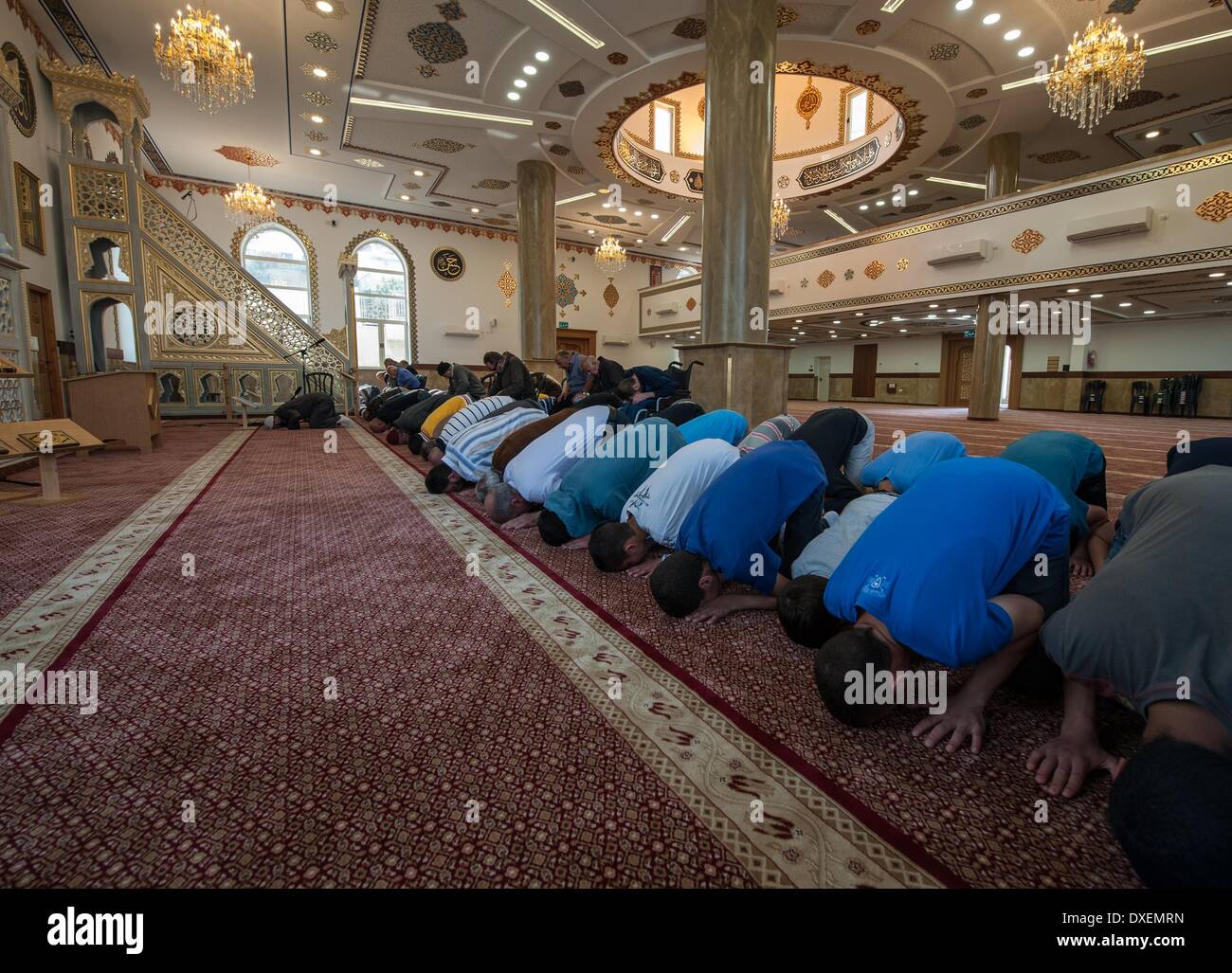 Akhmad kadyrov mosque hi-res stock photography and images - Alamy