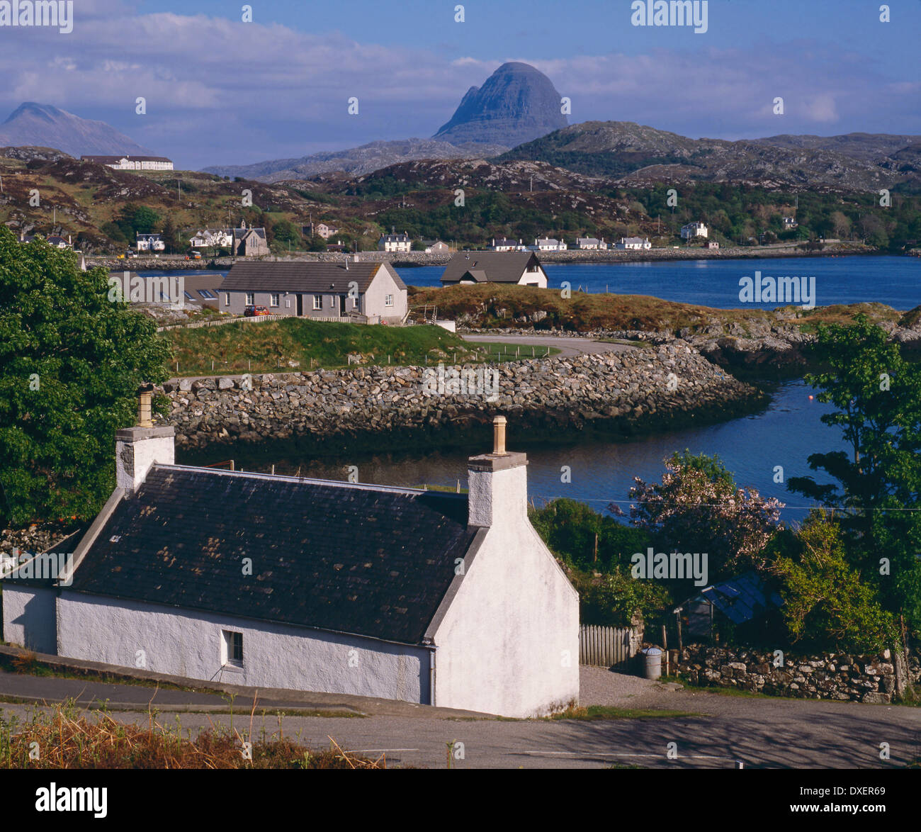 Lochinver scotland houses hires stock photography and images Alamy