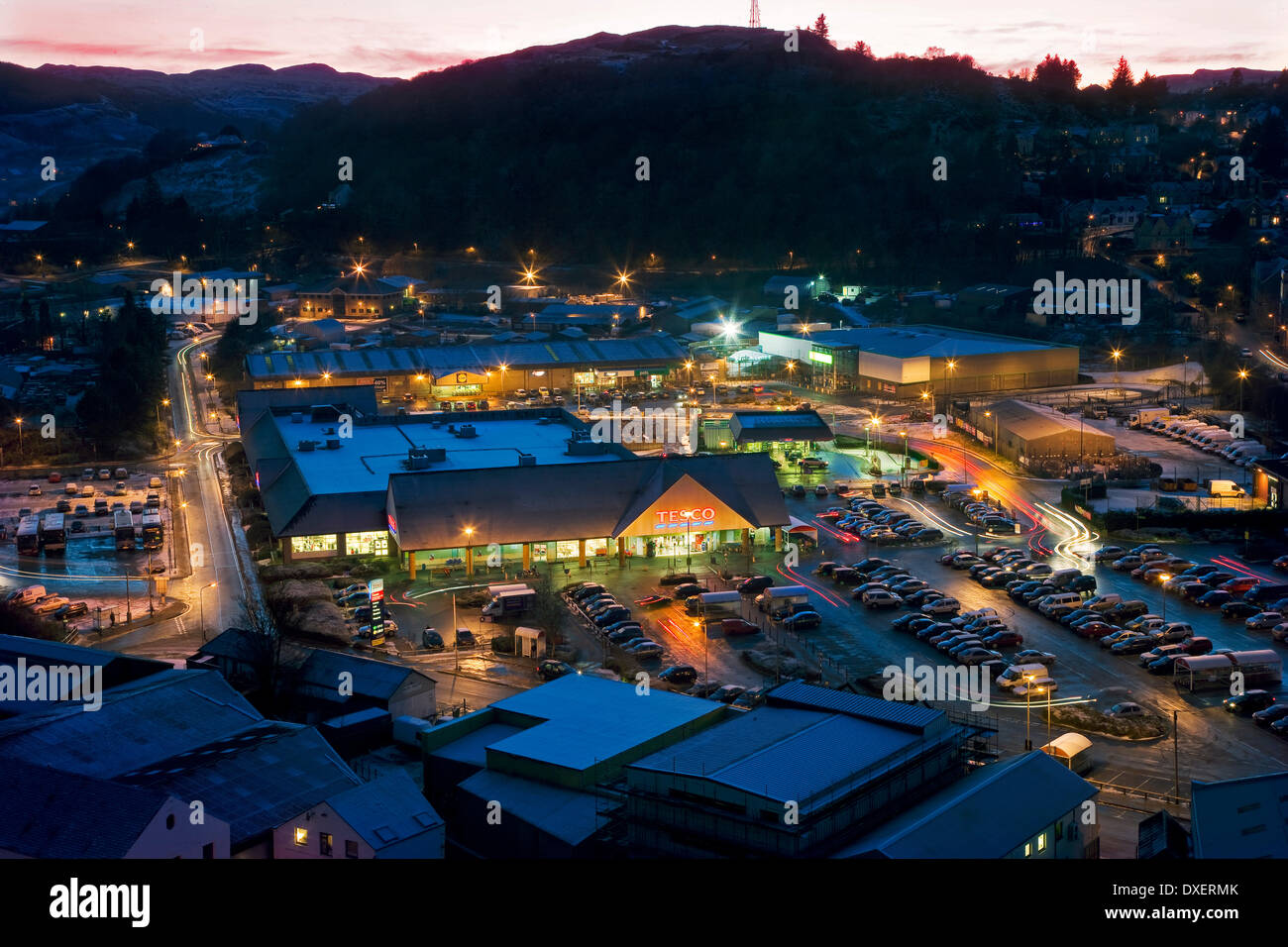 Sunset over a reatil park in Oban which includes Tesco, Lidaal, Argos & Homebase, Oban, Argyll Stock Photo