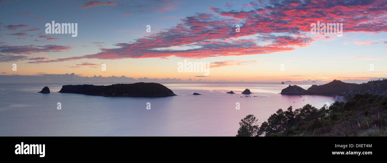 Hahei beach at sunrise, Coromandel Peninsula, North Island, New Zealand Stock Photo