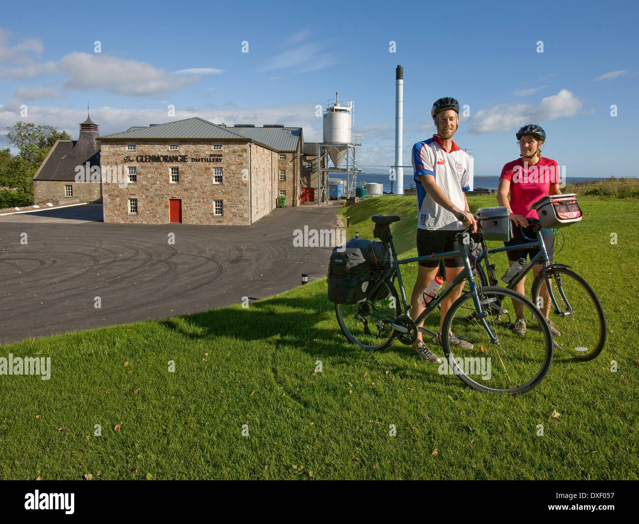 Chris and sarah with their cycles at the Glenmoragie distillery,Tain,Dornoth Firth.Lands-end-to-john-ogroats, Stock Photo