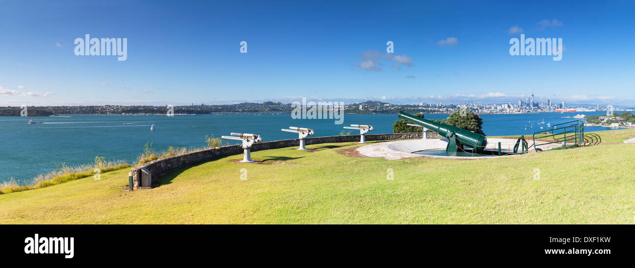 Disappearing gun and Auckland skyline, North Head Historic Reserve, Devonport, Auckland, North Island, New Zealand Stock Photo