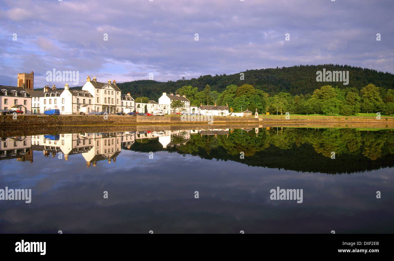 Morning Reflections of inveraray on Peaceful Loch Fyne Argyll Stock Photo