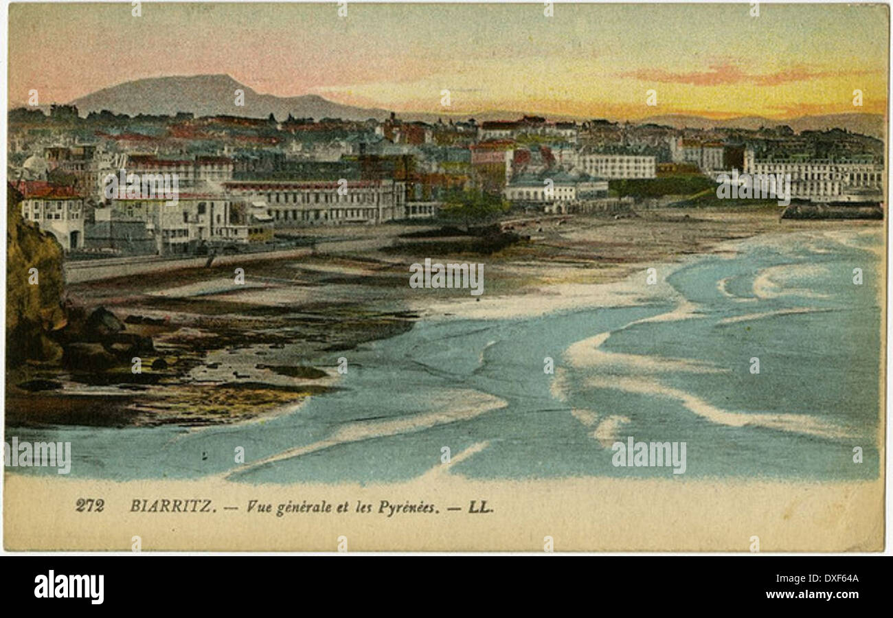 001 272 BIARRITZ. - Vue générale et les Pyrénées. - LL Stock Photo