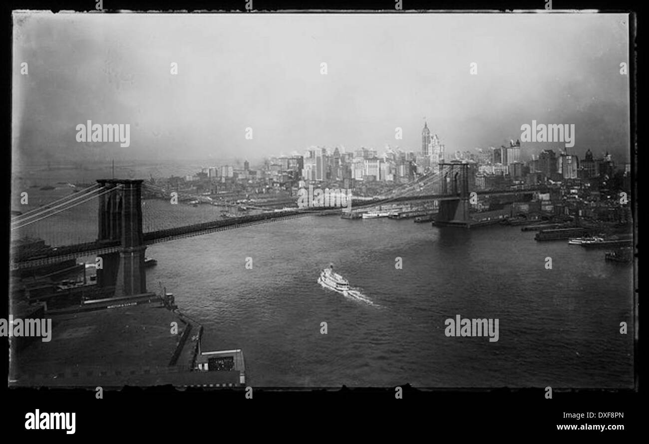 Vintage brooklyn bridge hi-res stock photography and images - Alamy