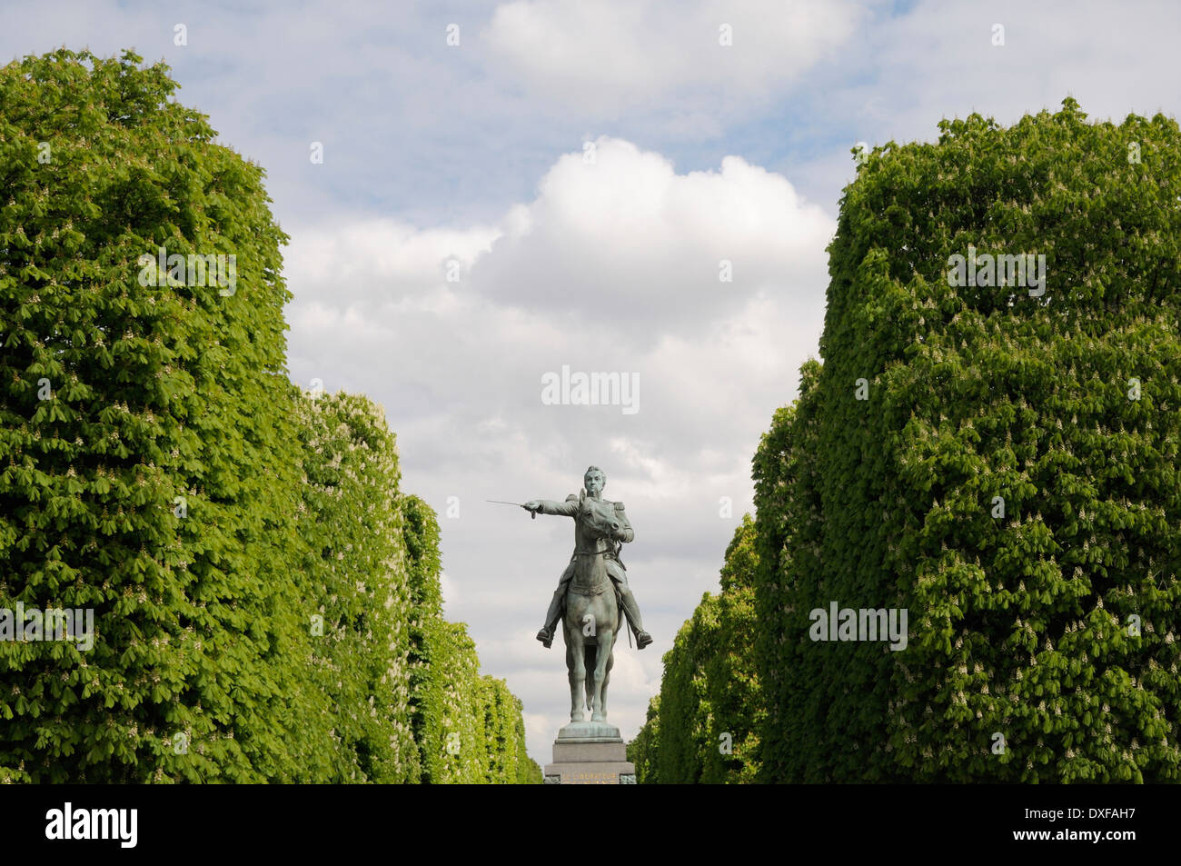 Equestrian Statue in Public Garden, Paris, France Stock Photo Alamy