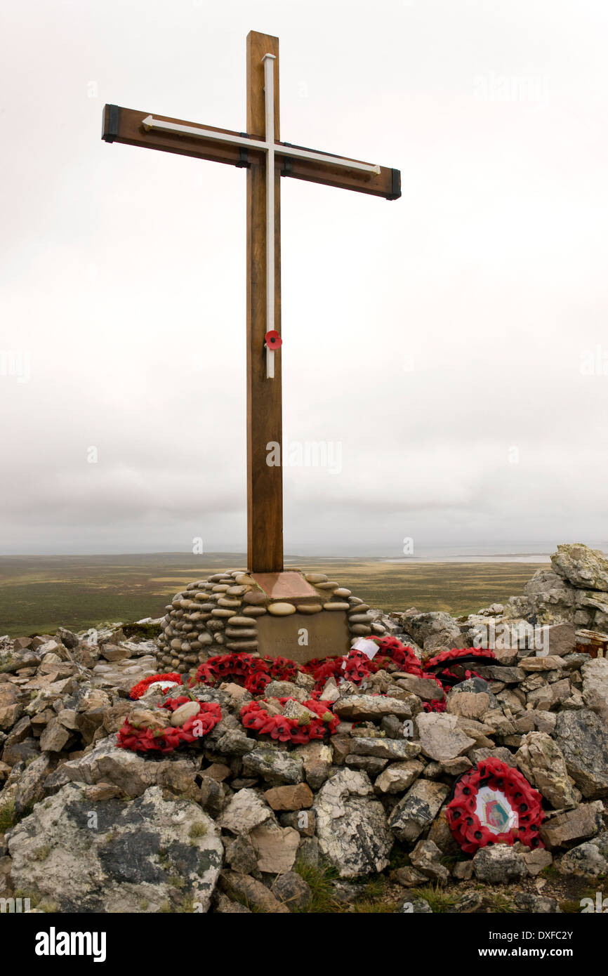 Memorial to the dead of HMS Coventry sunk near here on 25th May 1982 Stock Photo