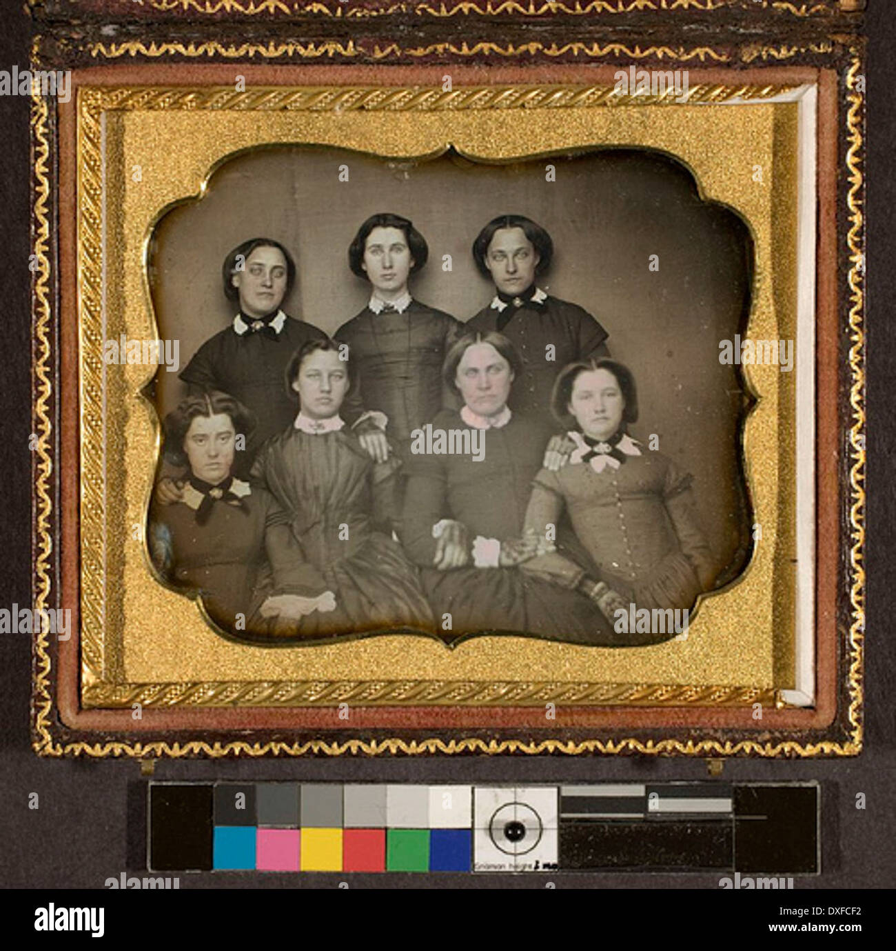 Vintage group of women hi-res stock photography and images - Alamy