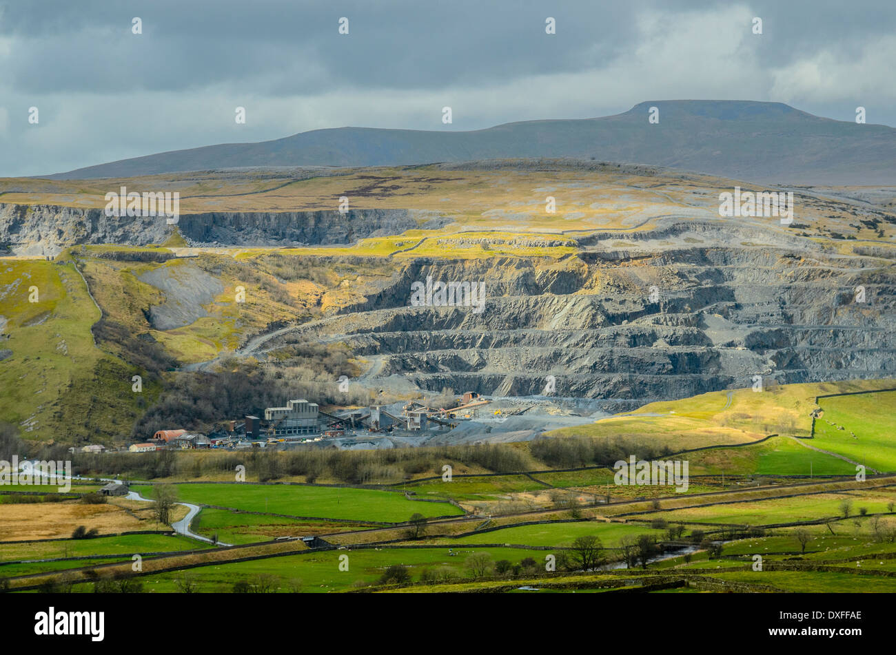 Quarries at Helwith Bridge near Horton-in-Ribblesdale in the Yorkshire Dales National Park with Ingleborough on the horizon Stock Photo