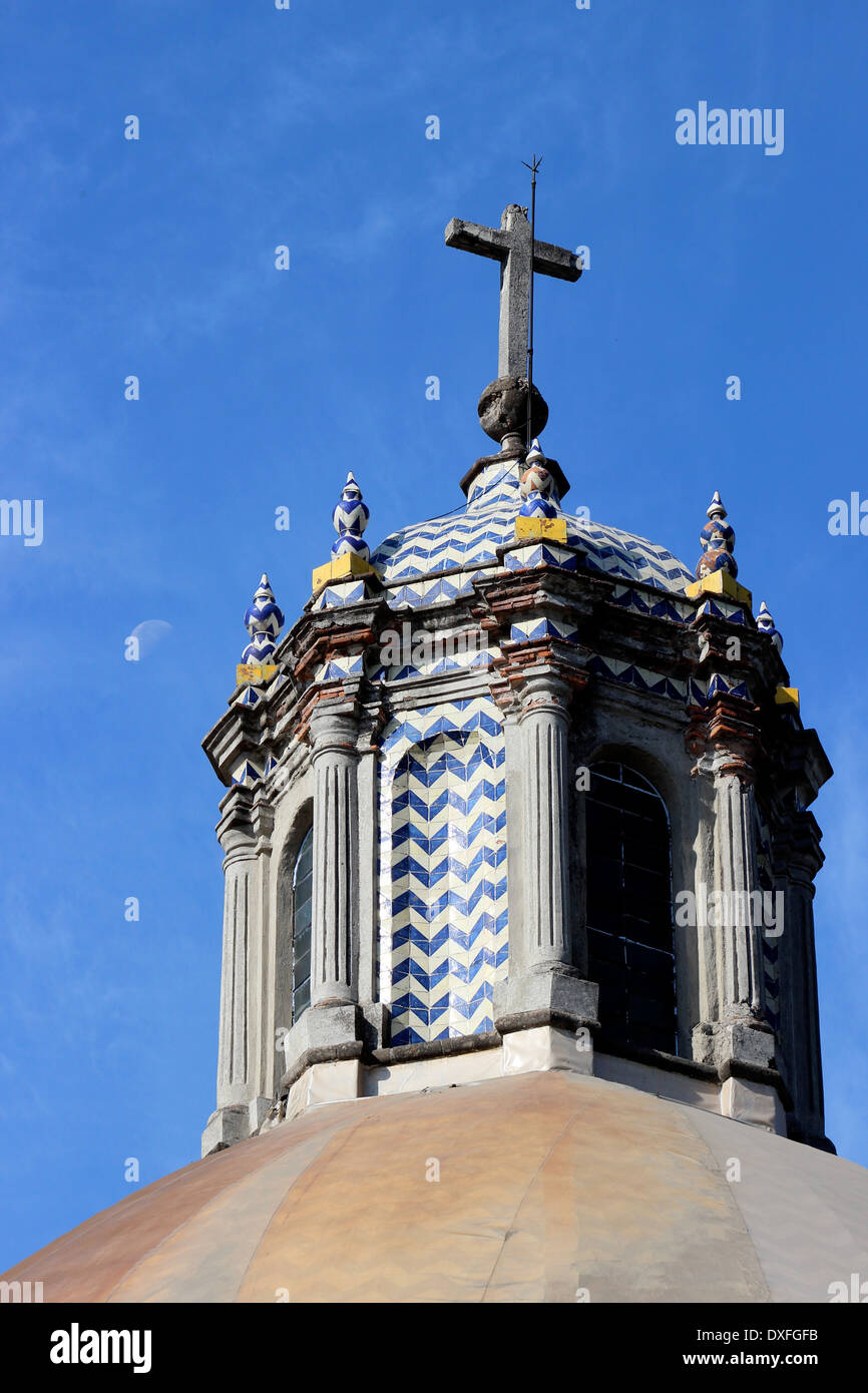 The cross on top of the dome of the Templo del Pocito with blue and white tiles, Basilica de Guadalupe, Mexico City Stock Photo