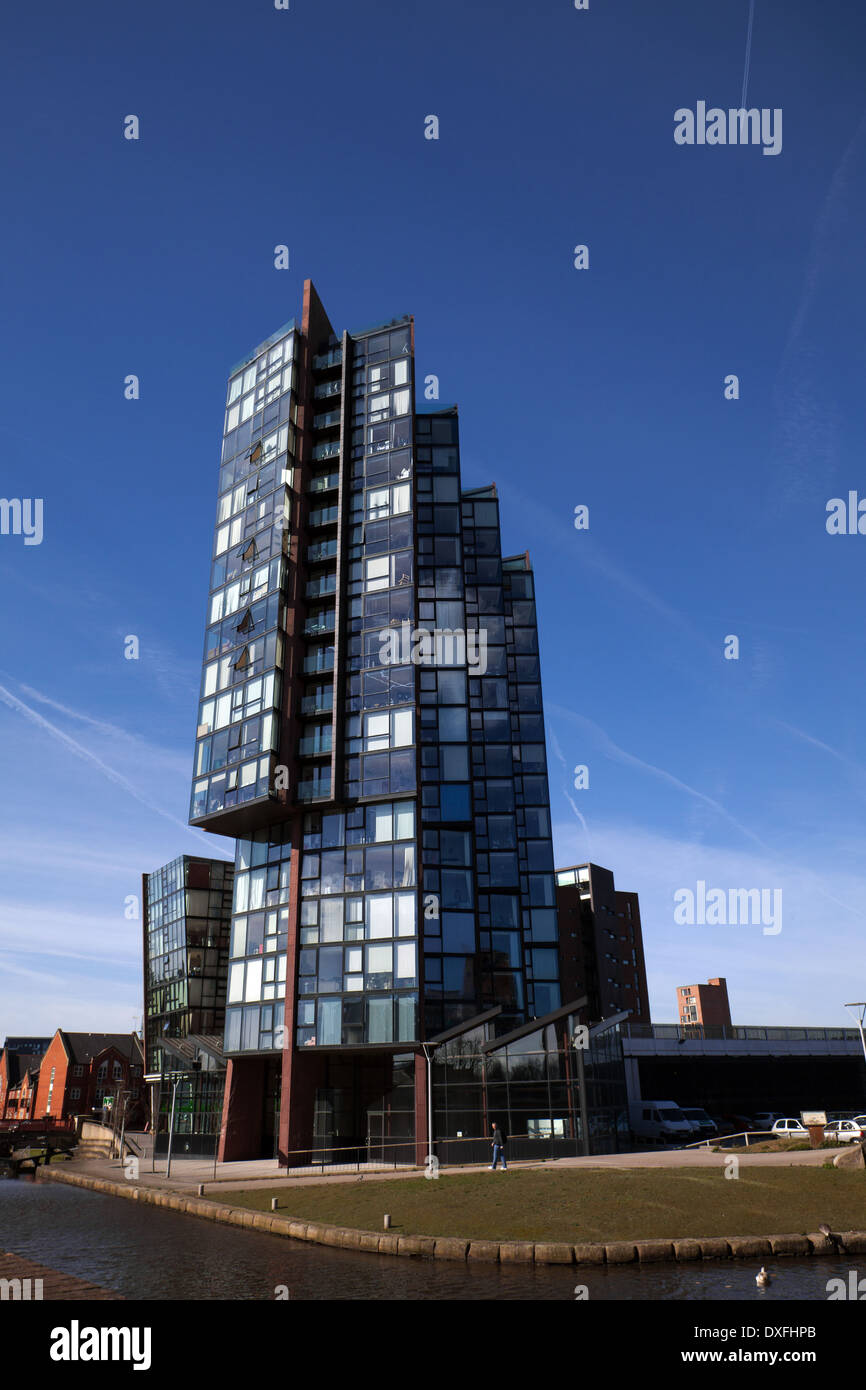 Islington Tower Wharf, retail, leisure units and residential apartments near Ashton Canal,  Islington, Manchester, UK Stock Photo
