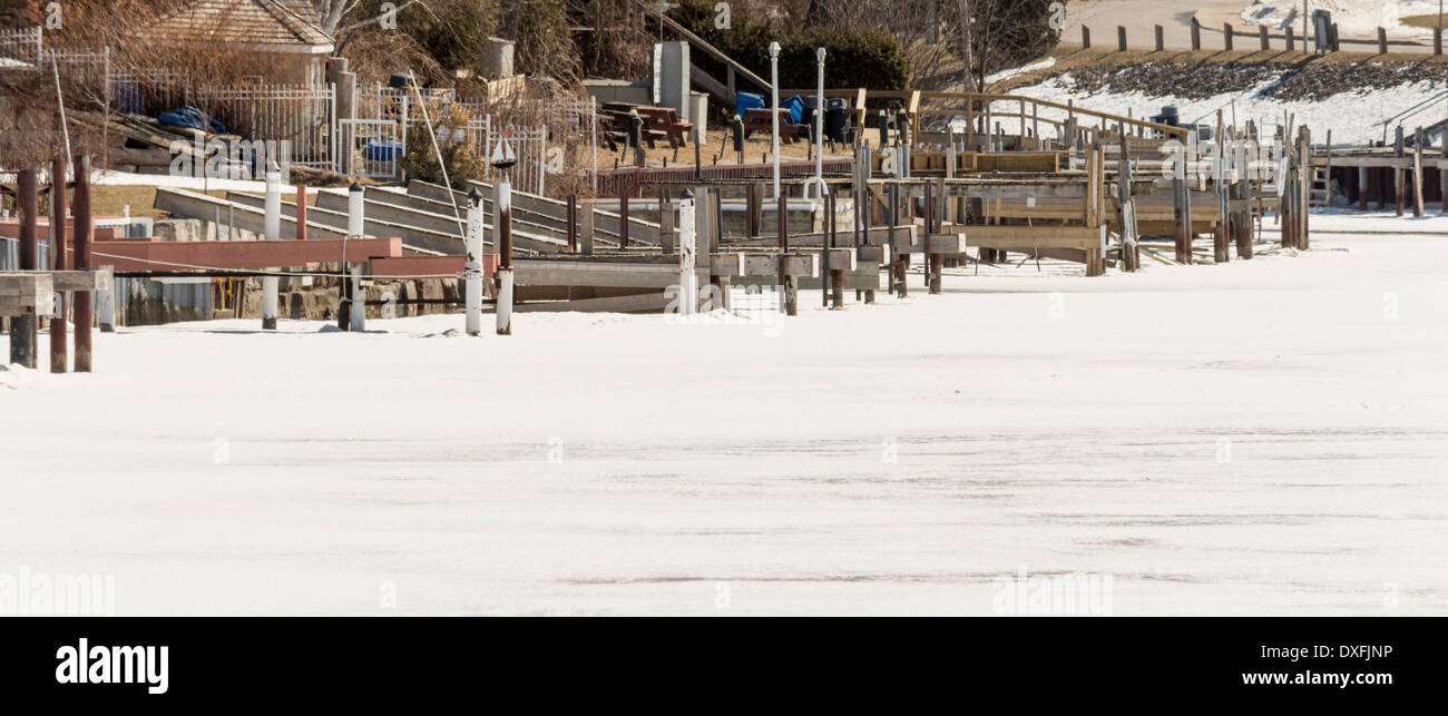 Ice piers hires stock photography and images Alamy