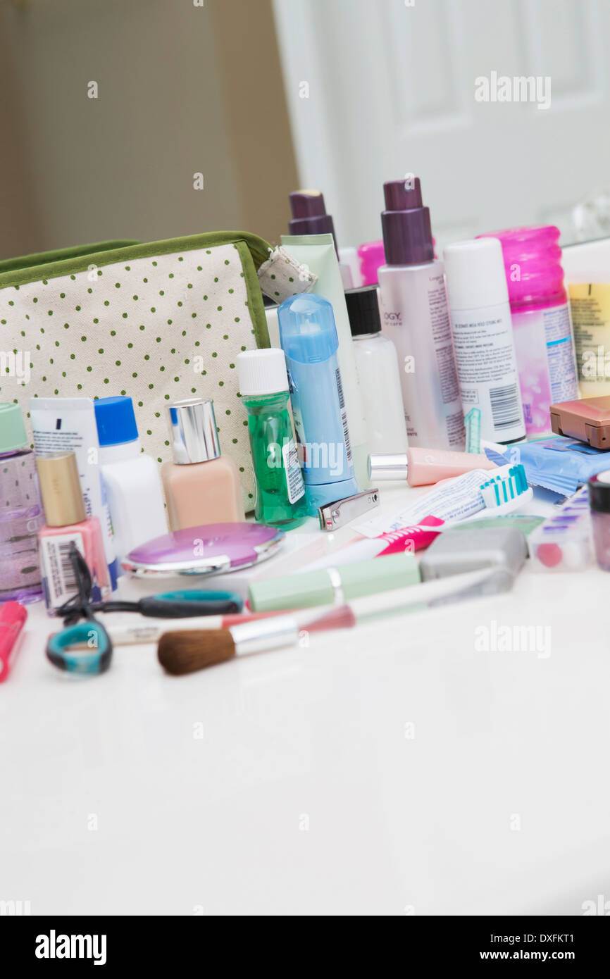 Travel size toiletries hi-res stock photography and images - Alamy