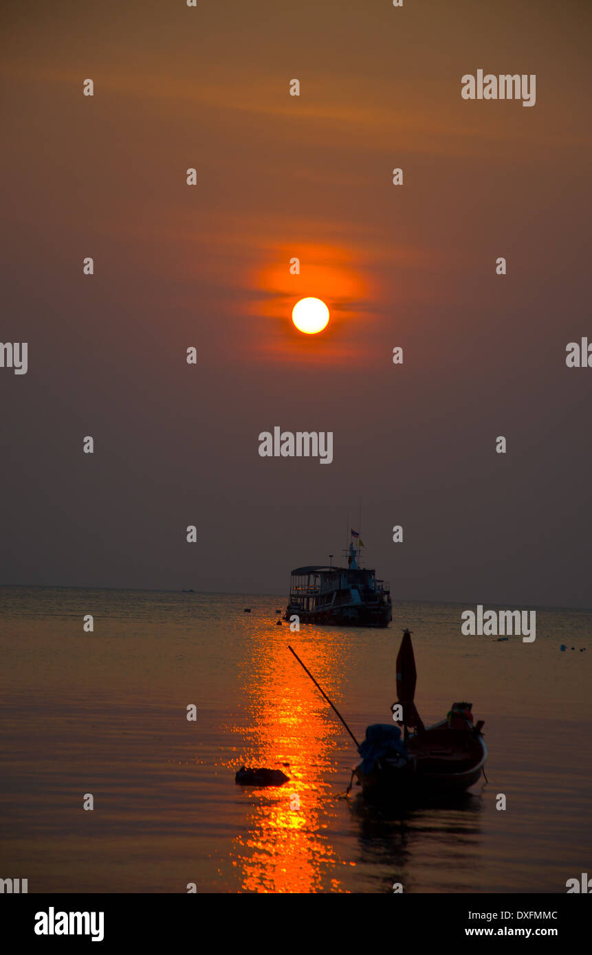 Silhouette of boat hi-res stock photography and images - Alamy