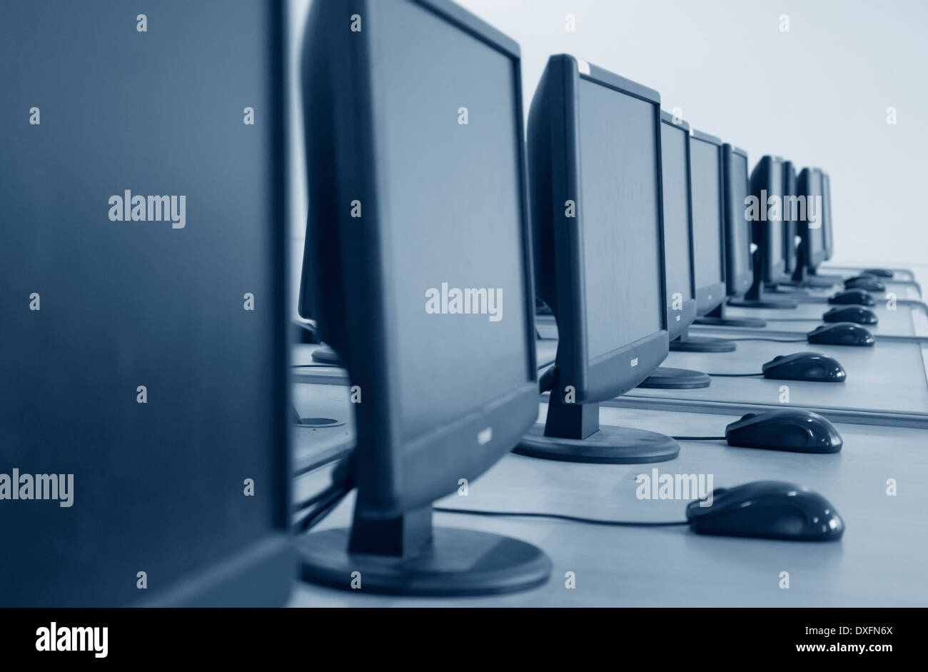 Science computer classroom hi-res stock photography and images - Alamy