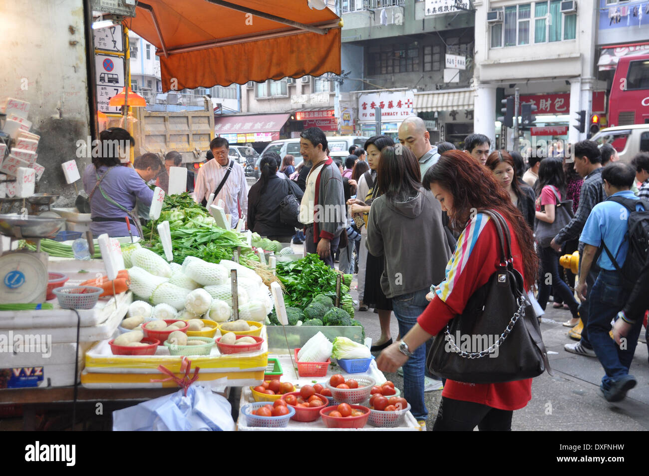 Hong kong vegetable stall hires stock photography and images Alamy