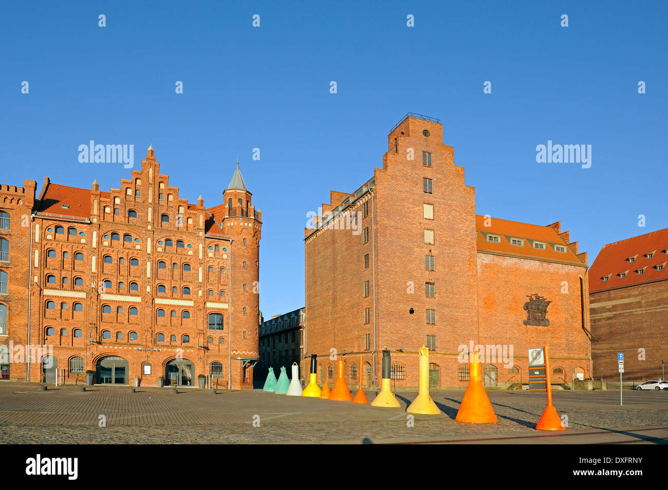 Page 3 - Storehouses High Resolution Stock Photography and Images - Alamy