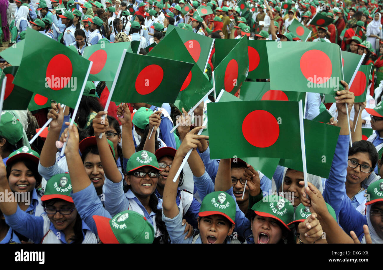 Dhaka, Bangladesh. 26th Mar, 2014. Bangladeshi people wave national