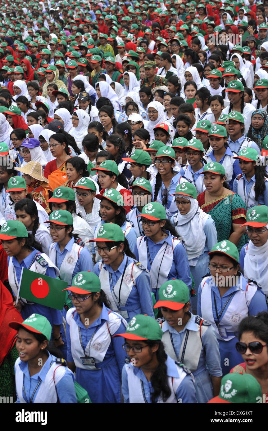 Dhaka, Bangladesh. 26th Mar, 2014. Bangladeshi people sing the national