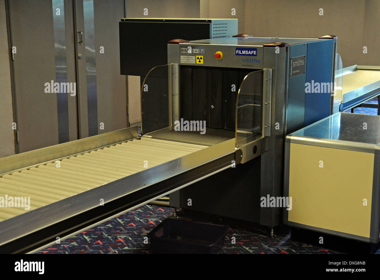airport xray machine