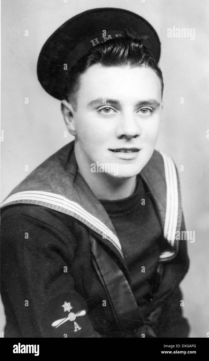 Royal Navy WW11 sailor in uniform Stock Photo Alamy