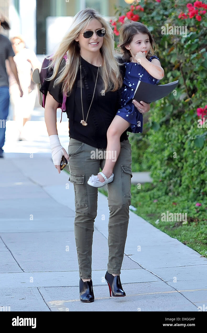 Sarah Michelle Gellar Taking Her Daughter to Ballet December 21