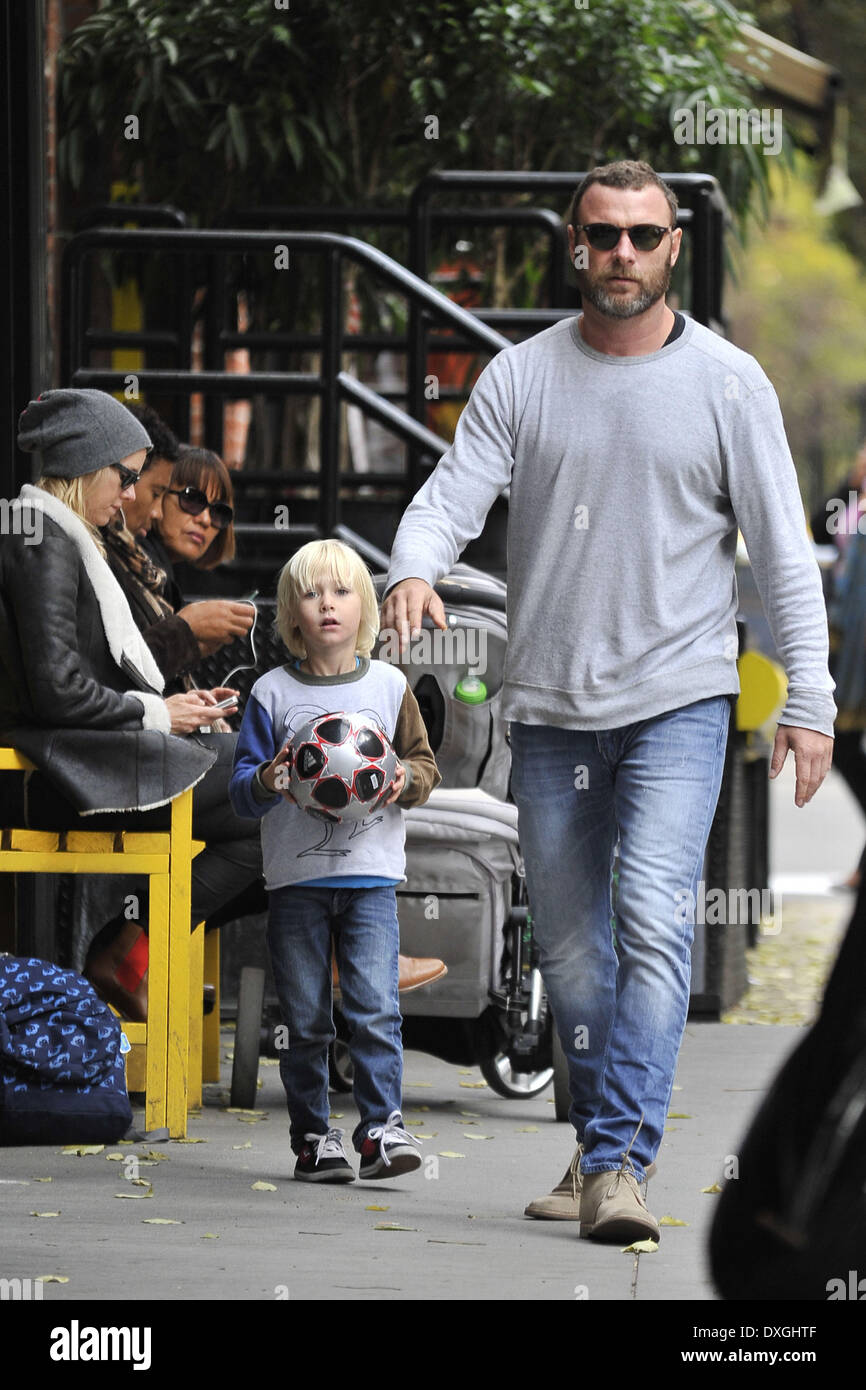 Liev schreiber and their children hi-res stock photography and images -  Alamy