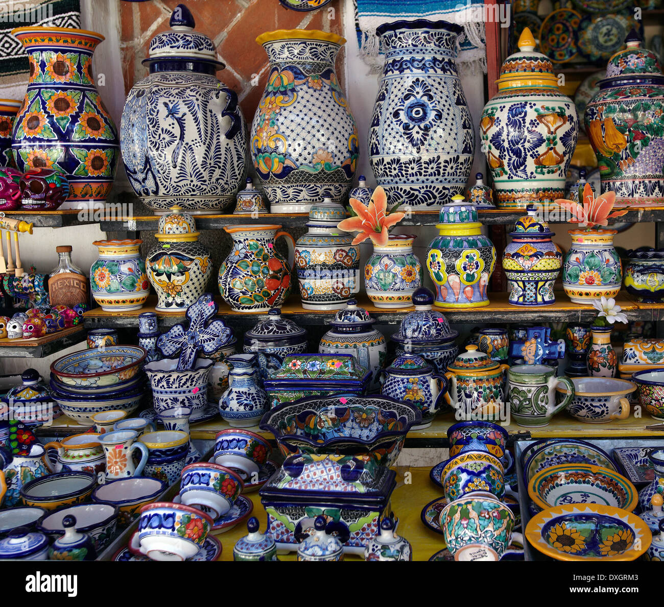 América, Mexico, Puebla state, Puebla city, barrio de los sapos, talavera traditional ceramic of Puebla Stock Photo