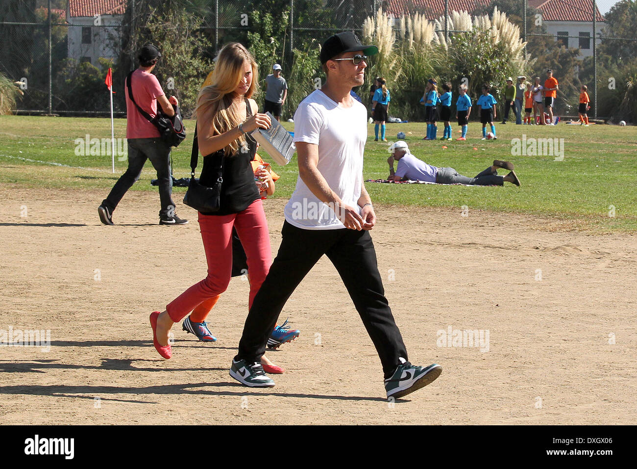 Paulina Slagter, Ryan Phillippe Ryan Phillippe at a park in Brentwood with his girlfriend to watch his son's soccer game Los Angeles, California - 03.11.12 Featuring: Paulina Slagter,Ryan Phillippe When: 03 Nov 2012 Stock Photo