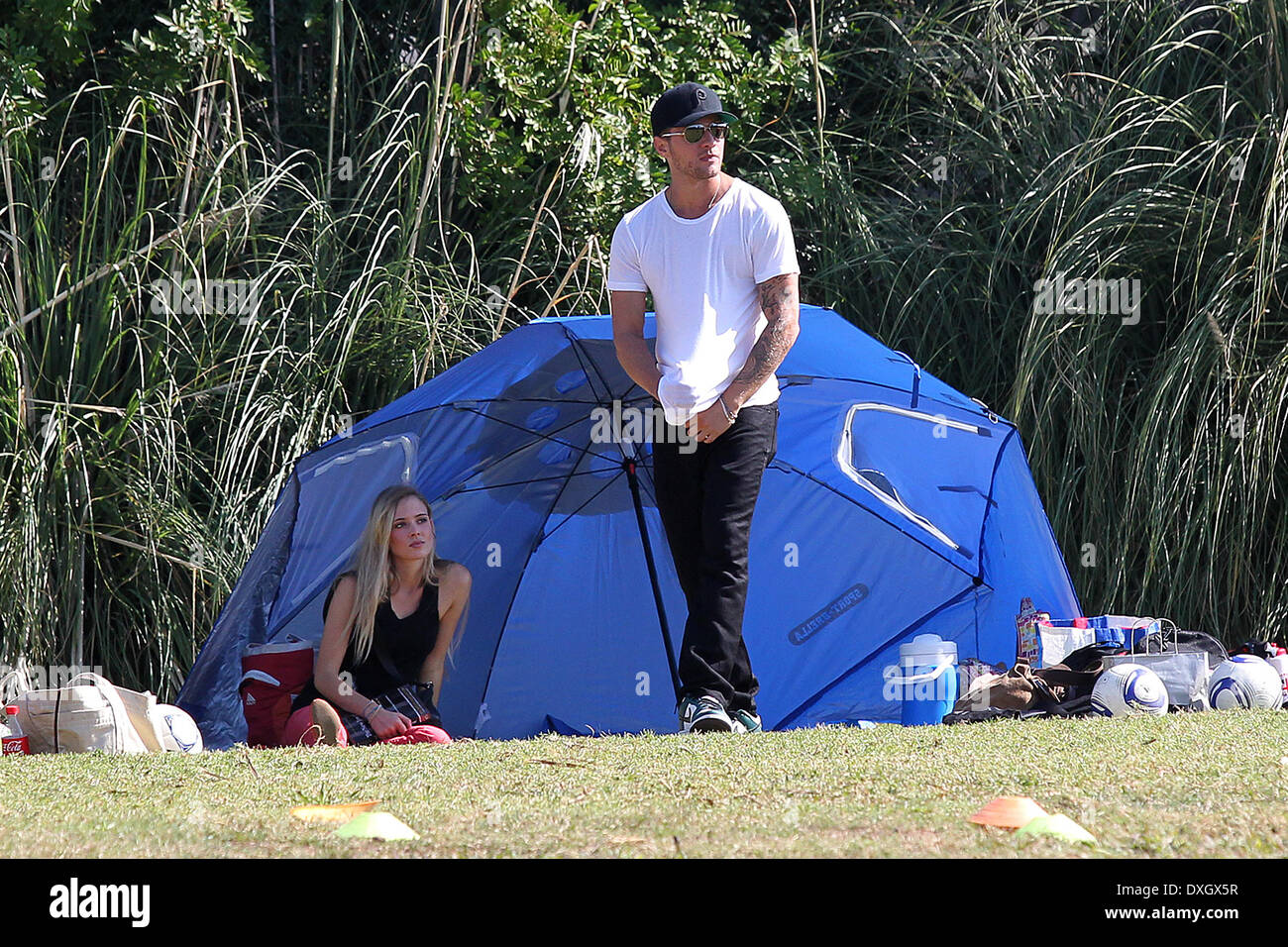 Ryan Phillippe, Paulina Slagter Ryan Phillippe at a park in Brentwood with his girlfriend to watch his son's soccer game Los Angeles, California - 03.11.12 Featuring: Ryan Phillippe,Paulina Slagter When: 03 Nov 2012 Stock Photo