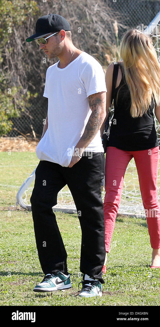Paulina Slagter, Ryan Phillippe Ryan Phillippe at a park in Brentwood with his girlfriend to watch his son's soccer game Los Angeles, California - 03.11.12 Featuring: Paulina Slagter,Ryan Phillippe Where: United States When: 03 Nov 2012 Stock Photo