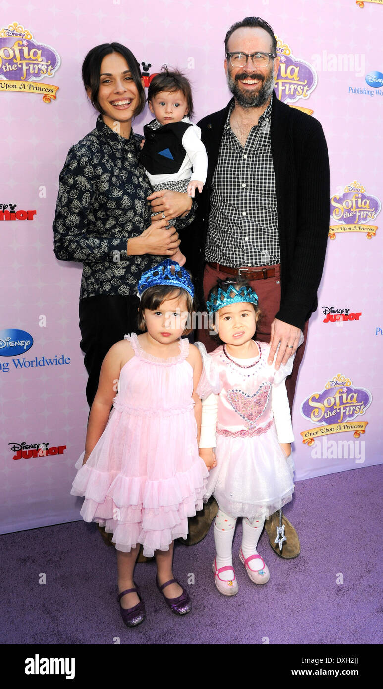 Jason Lee with his wife Ceren Alkac, son Sonny and daughter Casper Los Angeles premiere of Disney Channel's 'Sofia The First: Once Upon a Princess' at The Walt Disney Studios - Arrivals Burbank, California - 10.11.12 Featuring: Jason Lee with his wife Ceren Alkac,son Sonny and daughter Casper When: 10 Nov 2012 Stock Photo